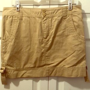 Tommy Hilfiger Khaki skirt w/ cargo pockets